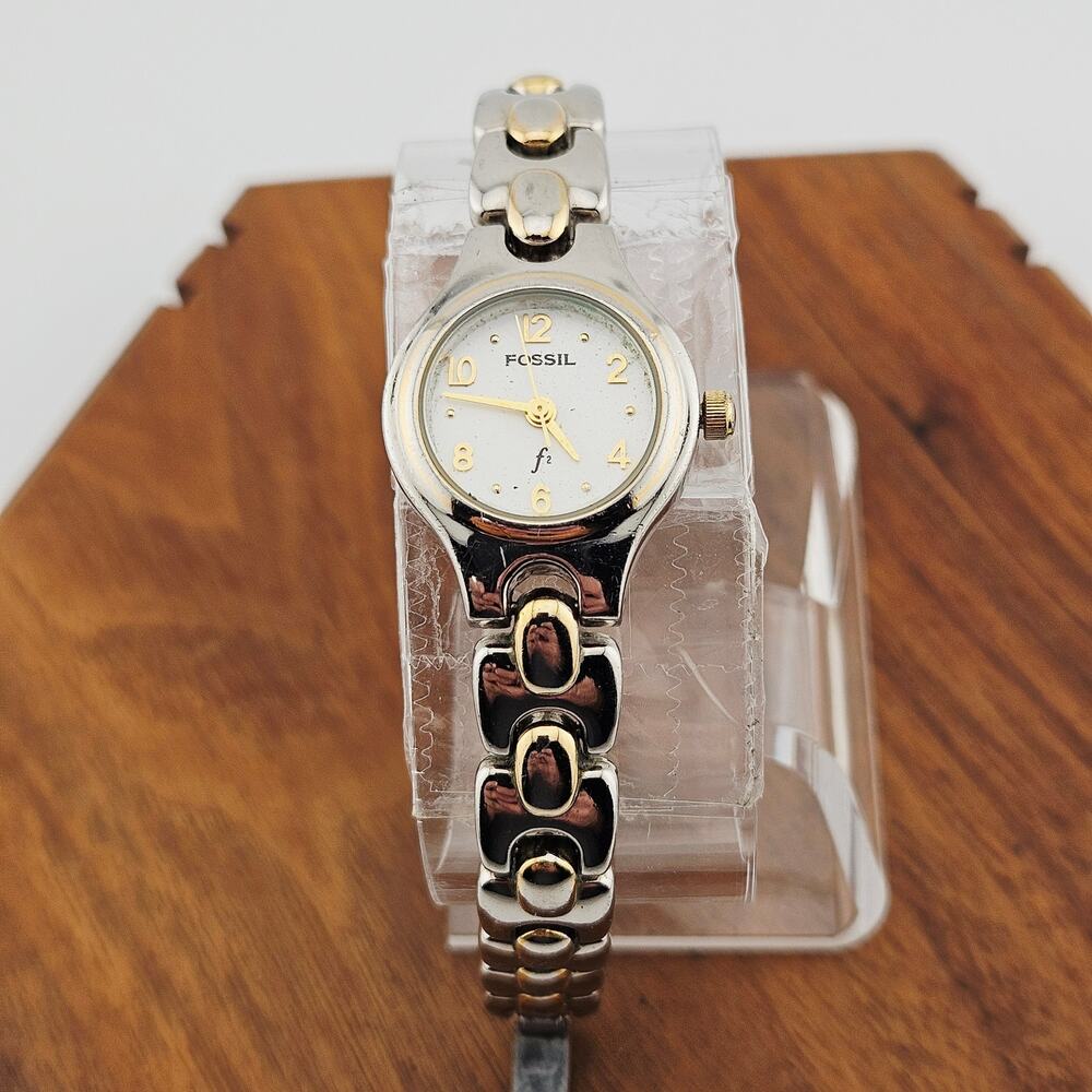 Fossil Women's Simple Everyday Bracelet Watch Silver Tone Classy Basic ES-8826